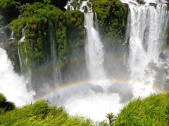 Многослойные радуги под водопадами Многослойные радуги под водопадами