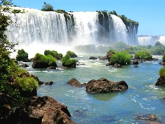 Один из 270 водопадов Игуасу Один из 270 водопадов Игуасу