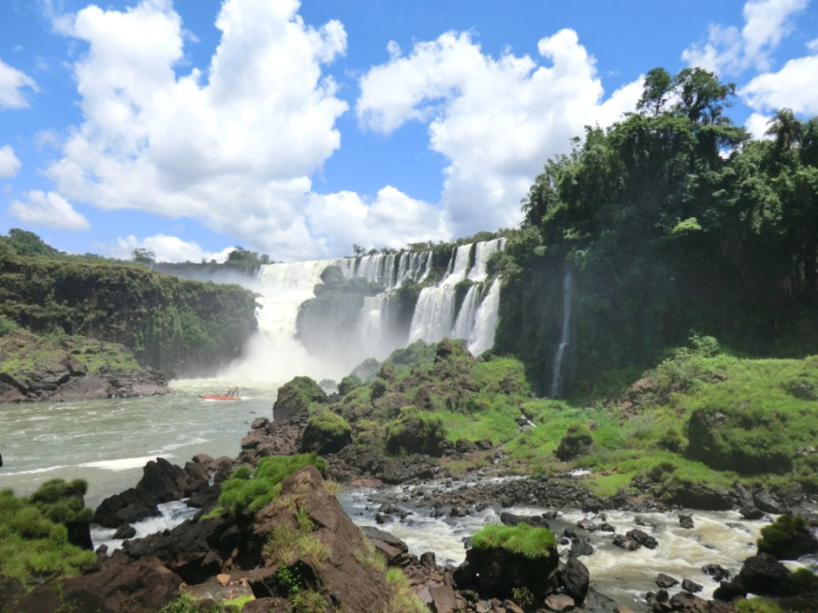 Неплохой водпад был выбран для водного шоу у острова Святого Мартина Неплохой водпад был выбран для водного шоу у острова Святого Мартина