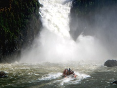 Еще минута и уши заложит как ватой рев воды Еще минута и уши заложит как ватой рев воды