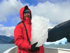 Этому куску льда 30 тысяч лет Этому куску льда 30 тысяч лет