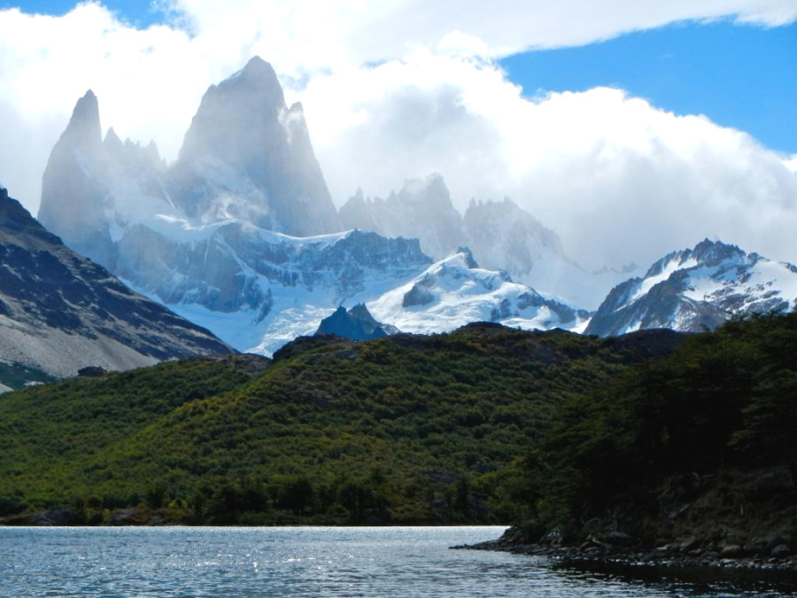 Гора Фитц Рой — Анды в районе озера Аргентино Гора Фитц Рой — Анды в районе озера Аргентино