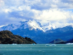 Многочисленные айсберги на озере Аргентино Многочисленные айсберги на озере Аргентино