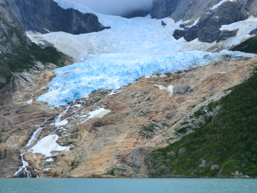 Ледник на берегу фьорда Ультима Эсперанса Ледник на берегу фьорда Ультима Эсперанса