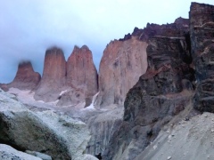 Торрес-дель-Пайне — последние краски догорающего дня Торрес-дель-Пайне — последние краски догорающего дня