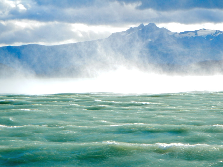 Ураган в Магеллановом проливе Ураган в Магеллановом проливе