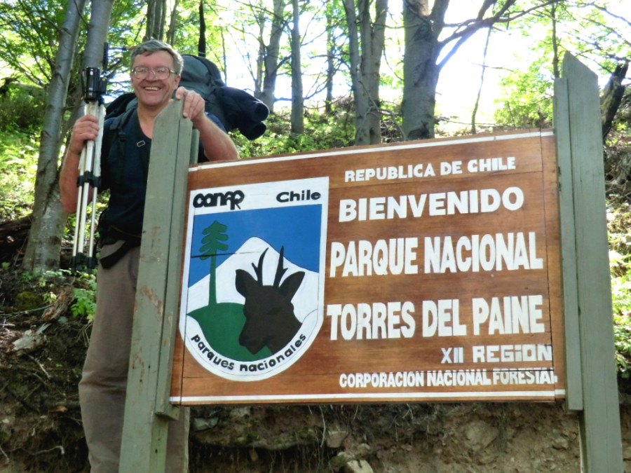 Указатель в национальном парке Торрес-дель-Пайне Указатель в национальном парке Торрес-дель-Пайне