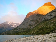 Горы встречают ноый день в Патагонии Горы встречают ноый день в Патагонии