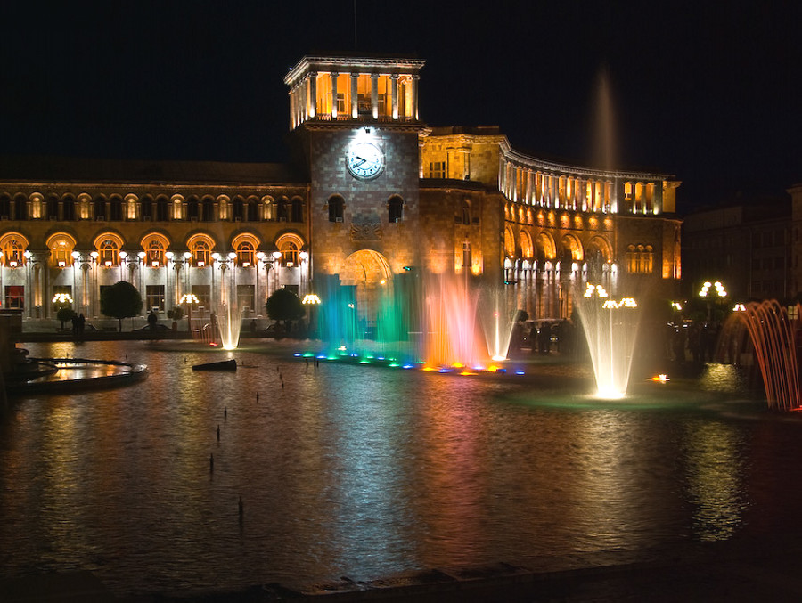 Поющие фонтаны работают на площади Республики до конца сентября Поющие фонтаны работают на площади Республики до конца сентября