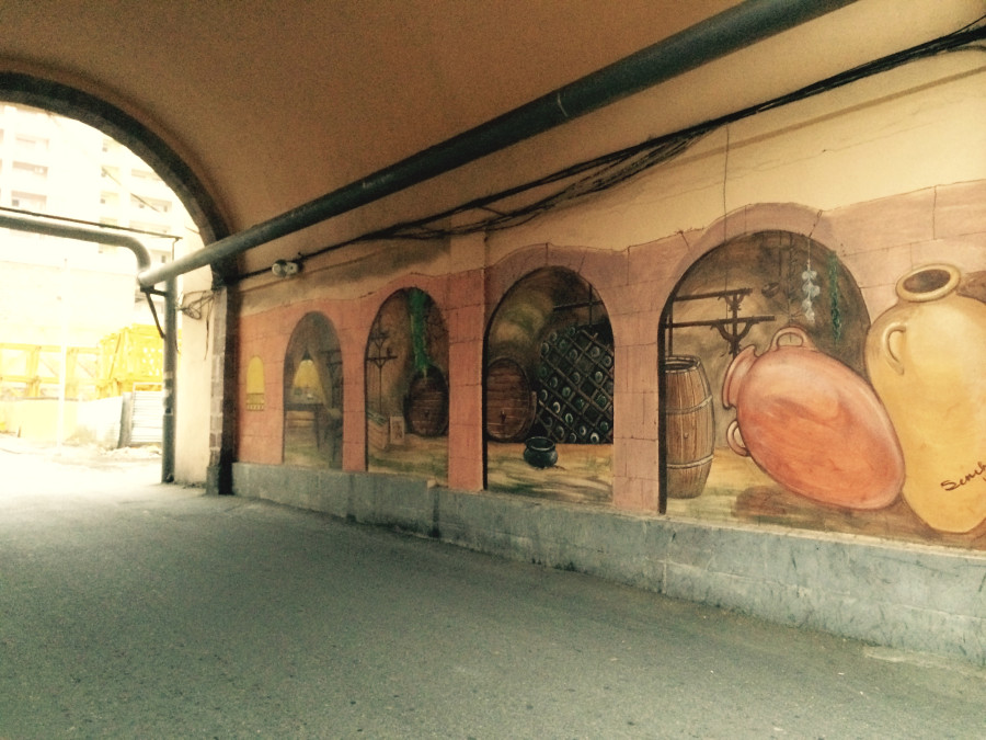 Арки жилых домов раскрасили студенты местного худграфа Арки жилых домов раскрасили студенты местного худграфа