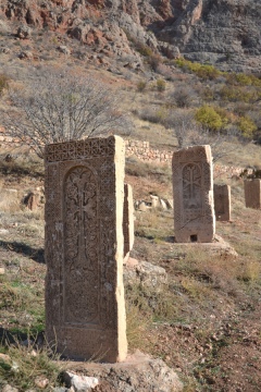 Резные камни – хачкары – в Армении повсюду Резные камни – хачкары – в Армении повсюду