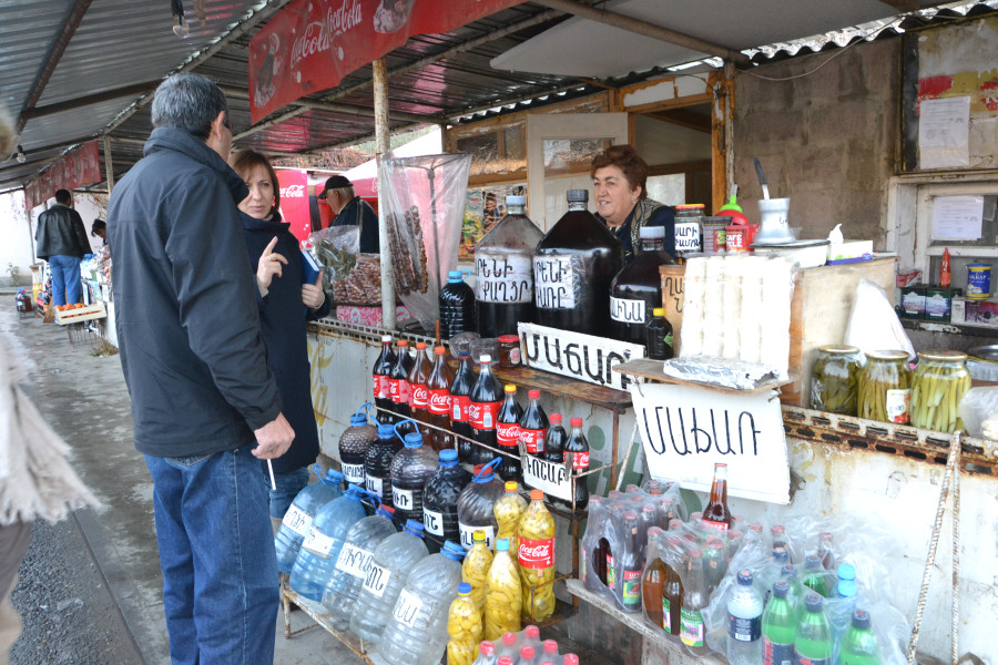 Вино в бутылках от «Кока-Колы» покупают иранские водители Вино в бутылках от «Кока-Колы» покупают иранские водители
