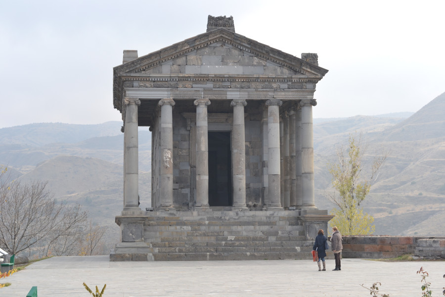 Гарни – единственный на территории бывшего СССР языческий храм, сохранившийся до наших дней Гарни – единственный на территории бывшего СССР языческий храм, сохранившийся до наших дней