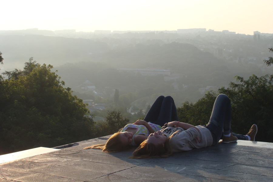 Площадь Героев в Ставрополе – излюбленное место местной молодежи Площадь Героев в Ставрополе – излюбленное место местной молодежи