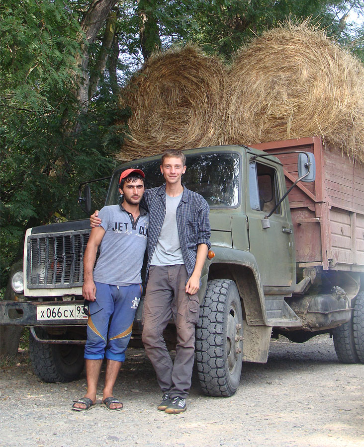 Дагестанец Альберт вез сено на армавирский конезавод Дагестанец Альберт вез сено на армавирский конезавод