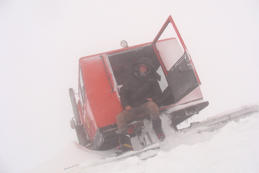 Как здесь и случается, погода вдруг испортилась, налетела вьюга Как здесь и случается, погода вдруг испортилась, налетела вьюга