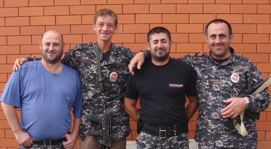 Аюб, Иса и Саламбек рады гостям даже на боевом дежурстве Аюб, Иса и Саламбек рады гостям даже на боевом дежурстве