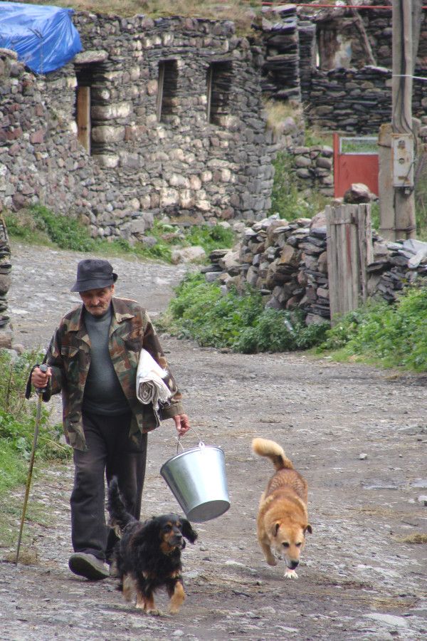 Горный аул в Грузии недалеко от Степанцминды Горный аул в Грузии недалеко от Степанцминды