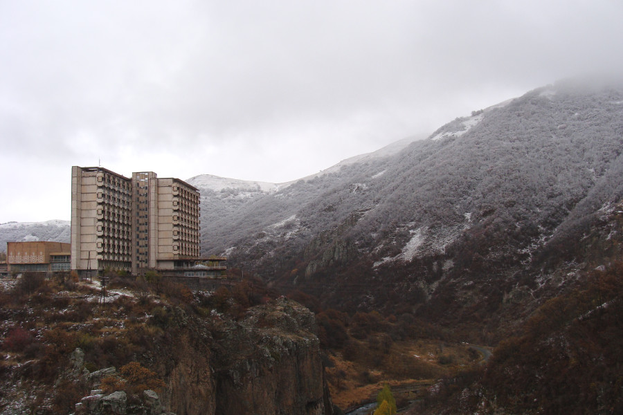 Джермук – здравница наподобие российских Ессентуков и грузинского Боржоми Джермук – здравница наподобие российских Ессентуков и грузинского Боржоми