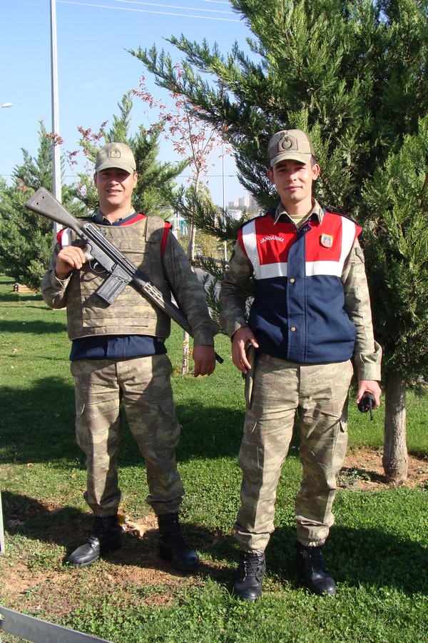 Дорогу в приграничный с Сирией Килис патрулировала жандармерия Дорогу в приграничный с Сирией Килис патрулировала жандармерия